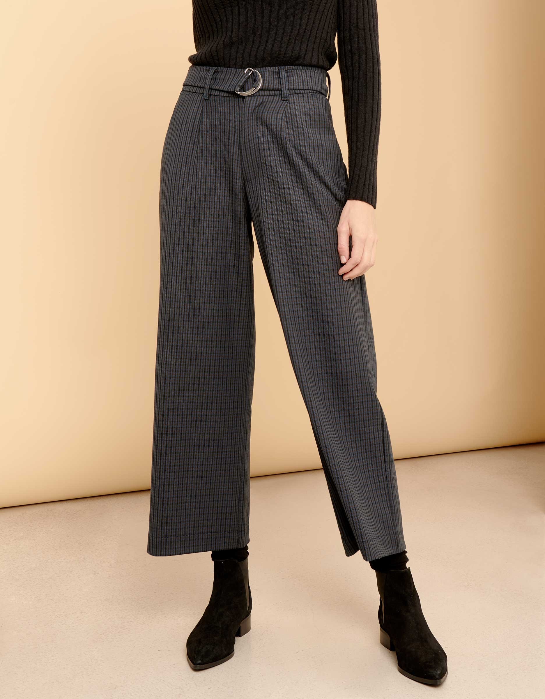 navy cropped trousers